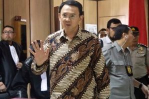 حاكم جاكرتا المتهم بازدراء الأديان ينفى تعمده إهانة القرآن