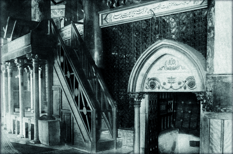 القدس -قبة الصخرة من الداخل و مدخل مغارة الأرواح (1898م)