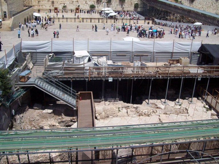 القدس - حائط البراق - الحفريات الإسرائيلية قرب الحائط 