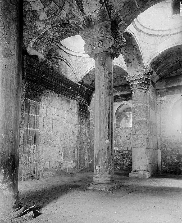 القدس - باب الرحمة داخل البوابة المغلقة