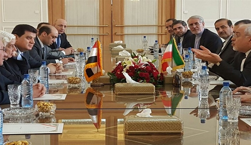 ظريف يبحث مع المعلم آخر تطورات الأزمة السورية