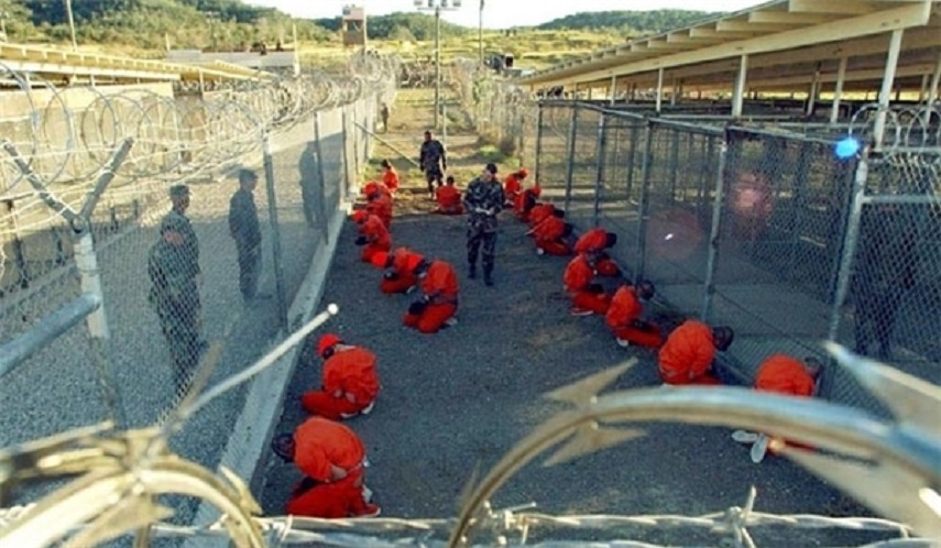 4 سجناء يمنيين موقوفين في "غوانتانامو" وصلوا الى السعودية