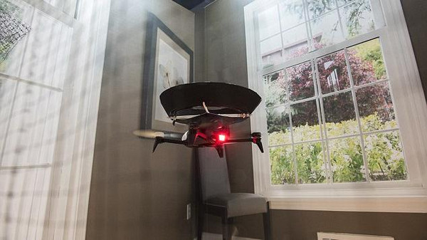 طائرة بدون طيار لتنظيف المنزل والأوزون مزيل عرق للأحذية