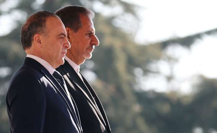 النائب الأول لرئيس الجمهورية يستقبل رئيس الوزراء السوري رسميا