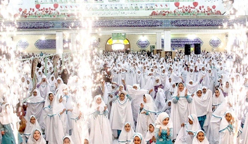 اقامة (مهرجان العبادة) لتلميذات طهران بمناسبة بلوغهن سن التكليف