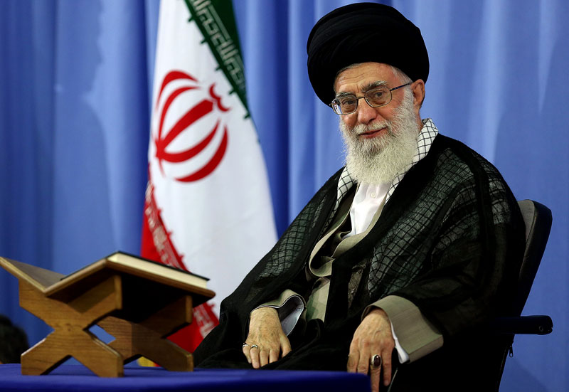 الامام الخامنئي و قارئ القرأن الاستاذ مصطفى اسماعيل