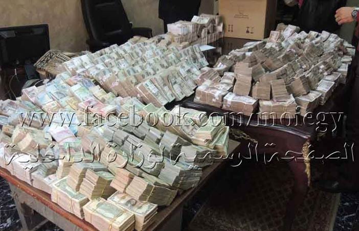 مصر.. ضبط "علي بابا" جديد بحوزته 366 مليون جنيه 