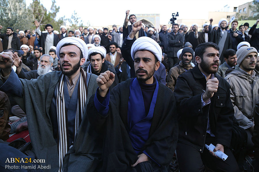 قم المقدسة تشهد تظاهرات استنكارا لما يقوم به النظام بالبحرين وتضامنا مع آية الله الشيخ عيسى قاسم.