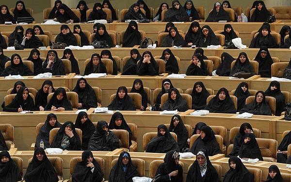 احصاء 2000 ناشطة قرآنية في العالم الاسلامي