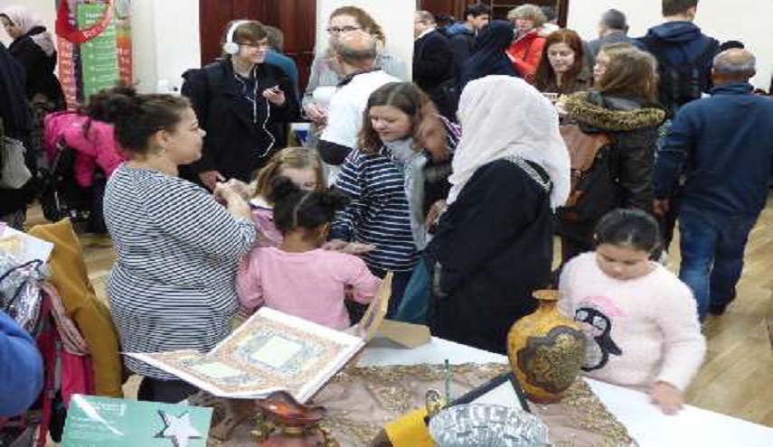 اقبال واسع لغير المسلمين في بريطانيا على زيارة المساجد