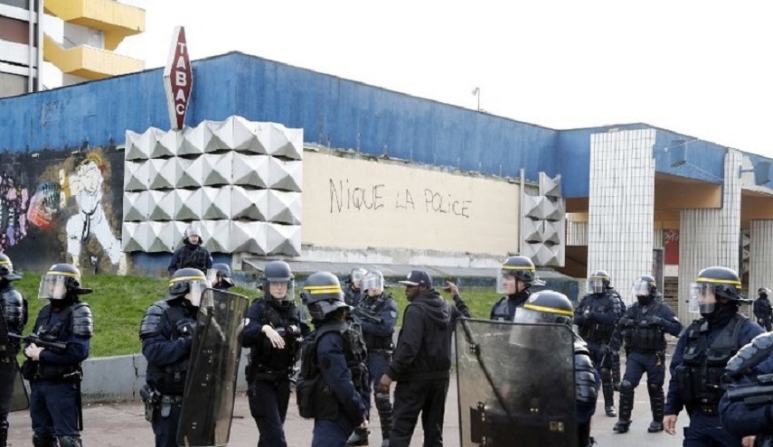 احتجاجات وشغب في باريس احتجاجا على عنف الشرطة