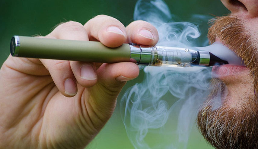 علماء يؤكدون ضرر تدخين السجائر الإلكترونية