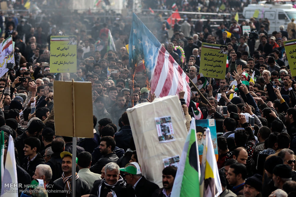 بالصور..مسيرات ذكرى انتصار الثورة الاسلامية في ايران