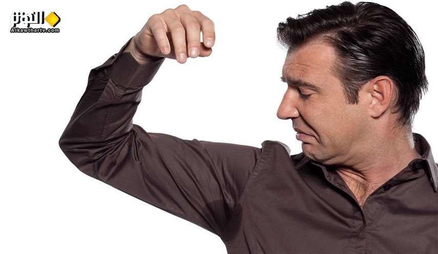 5 أكلات تسبب رائحة "العرق".. والشبة البودرة أفضل حل