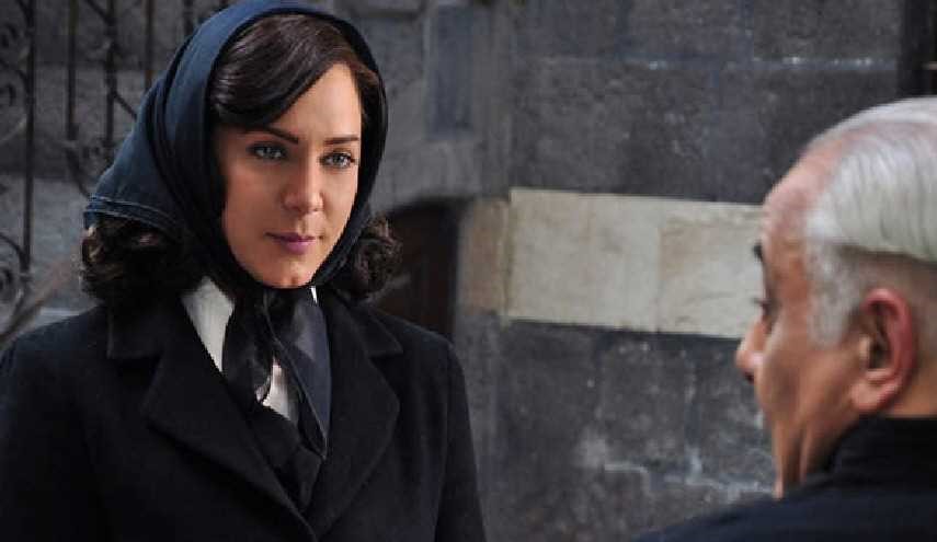 هذا الرجل أنقذ النجمة السورية سلاف فواخرجي في اللحظة الاخيرة ! 