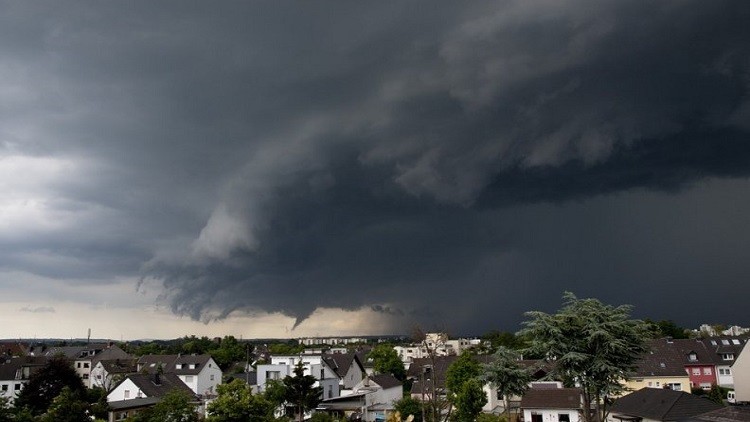 "أنهار خفية" في الجو وراء الكوارث المناخية