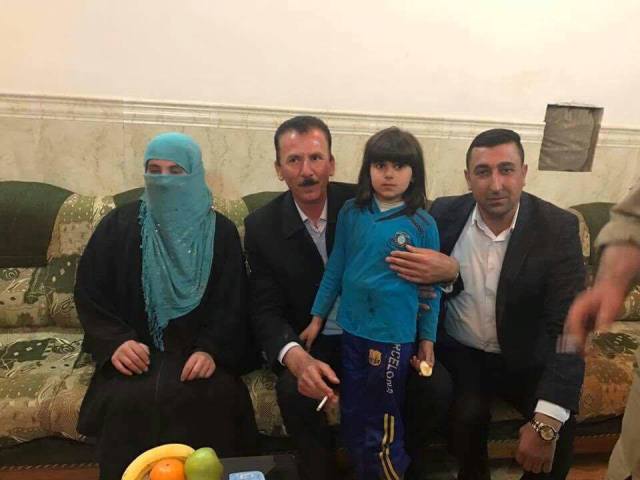 بالصورة.. فتاتان عراقيتان تهربان من قبضة "داعش"