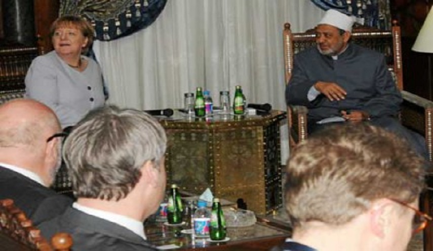 هذا ما دار بين ميركل وشيخ الازهر في القاهرة، اليكم الرواية