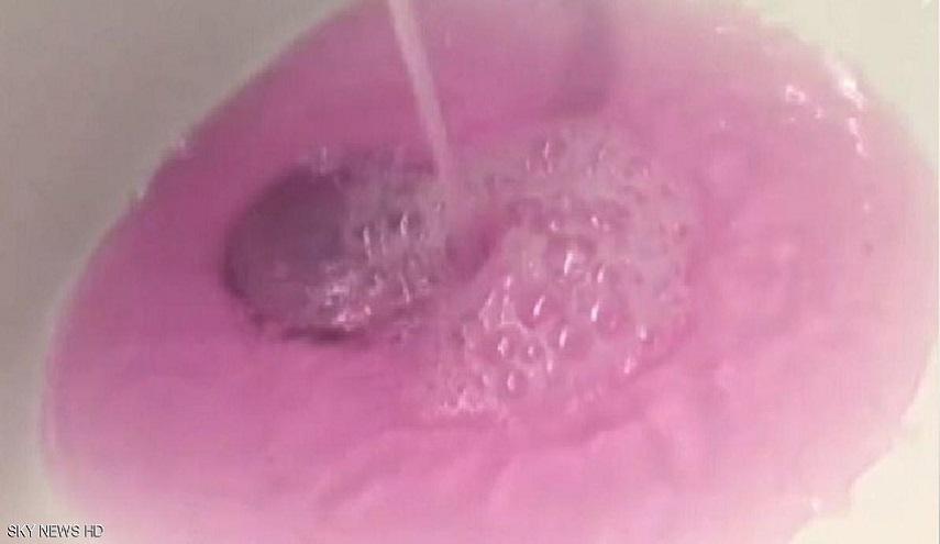 "المياه الوردية" تصدم سكان كندا