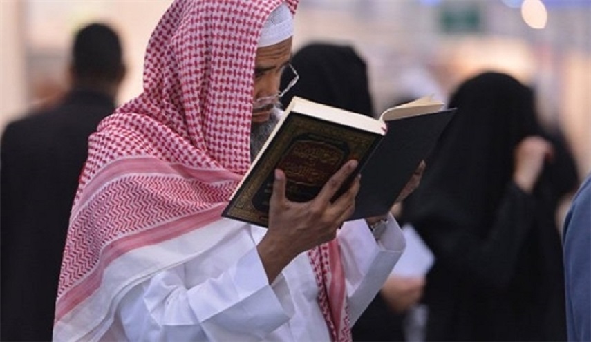 معرض الرياض للكتاب يؤجج الخطاب الطائفي والكراهية