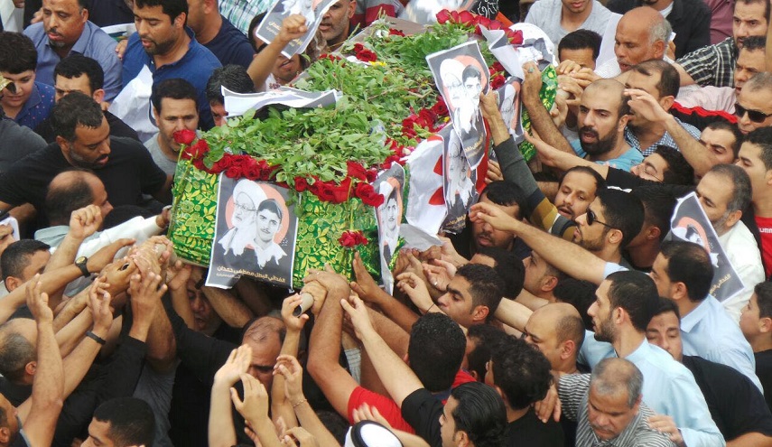 البحرينيون يودعون الشهيد مصطفى حمدان.. على وقع هتافات التحدي للنظام