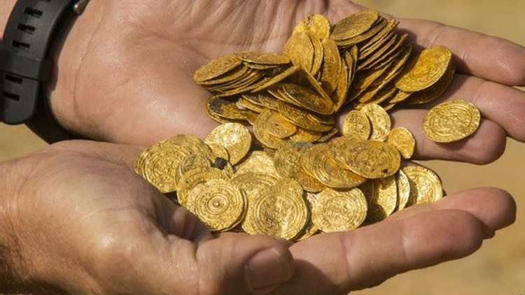 العثور على كنز في قبو منزل بفرنسا، هل هو للدولة ام لصاحب البيت ؟!