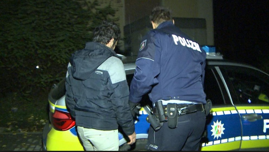 لاجئ عراقي دخل إلى استراليا بصورة غير شرعية وهذا ما فعلته السلطات به..!