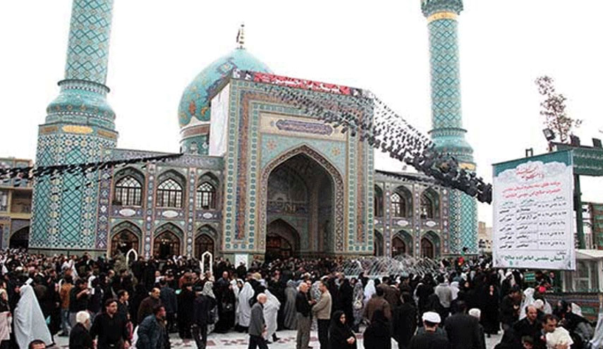 مئة وخمسون شخصا اعتنقوا الاسلام في مرقد «السيد صالح» بطهران خلال عام