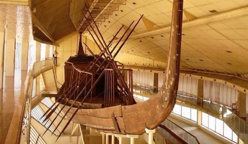 اكتشاف قطعة جديدة من مركب الملك خوفو في مصر