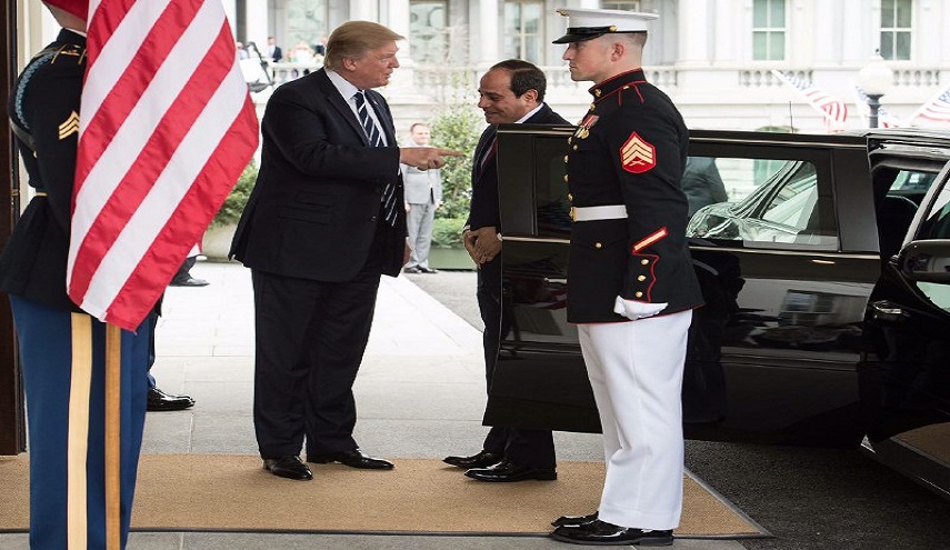 بالصور... طريقة القاء تحية السيسي لترامب تشعل مواقع التواصل 