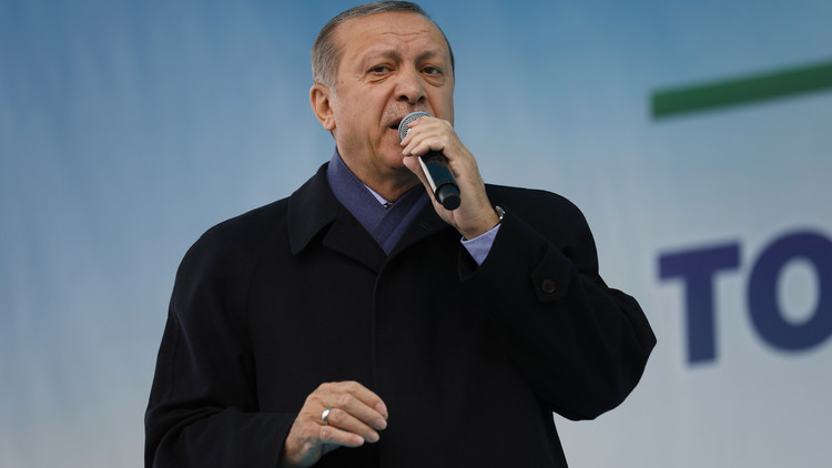 أردوغان يحذر أكراد العراق : أنزلوا علمكم من كركوك وإلا !!