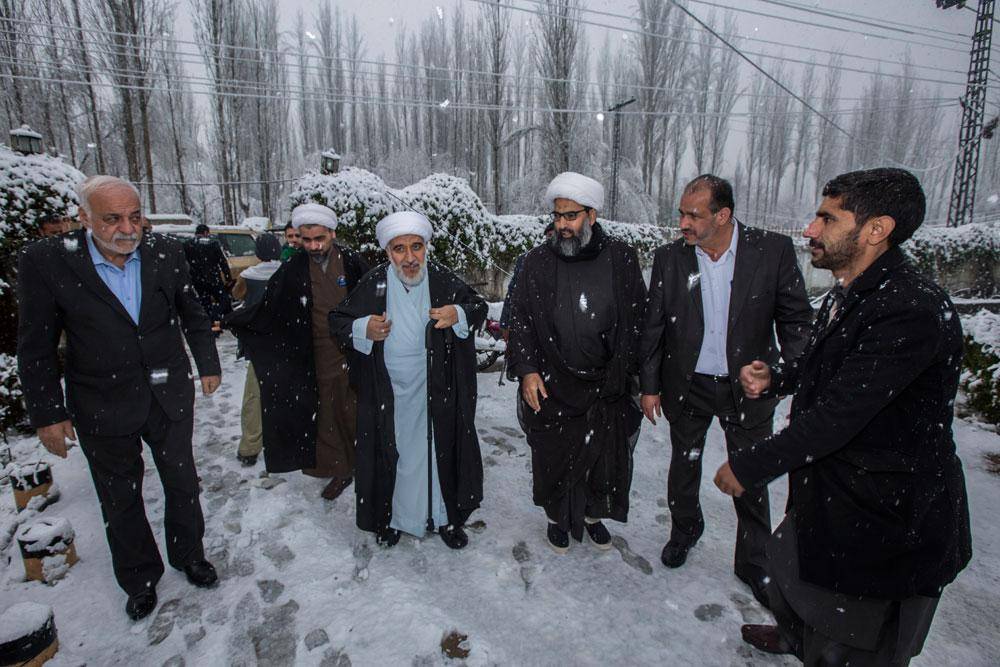  بالصور..سكّان جبال الهملايا يدعون لنصرة الحشد الشعبيّ..
