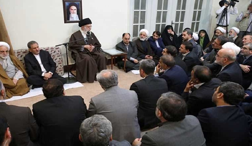 الامام خامنئي: الحافز الديني دفع الشباب في الدفاع عن مراقد اهل البيت(ع)