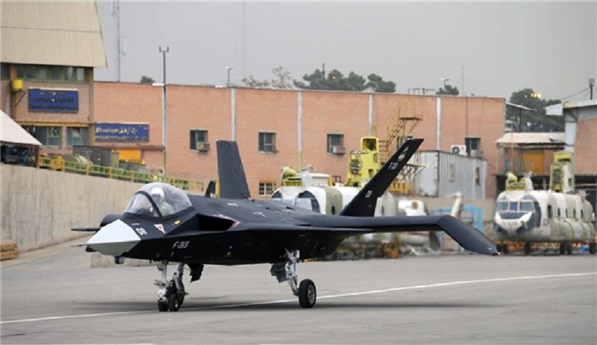 الرئيس روحاني يزيح الستار عن طائرات وصواريخ