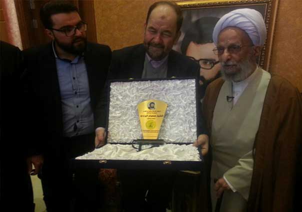 بالصور..جولة لآية الله اليزدي في منطقة بعلبك 