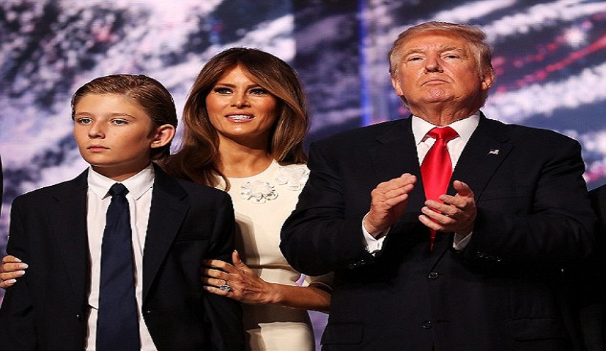 لماذا يصر ترامب على تجاهل ميلانيا والمشي بعيداً عنها؟ 