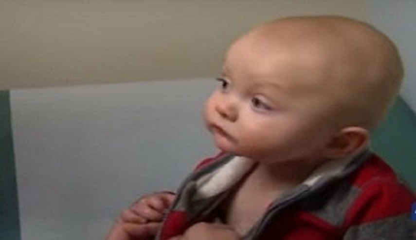 شاهد .. اخراج رضيع من القبر حيا بعد ثلاثة ايام من دفن امه له ... وما وجدوه صدم الجميع!!