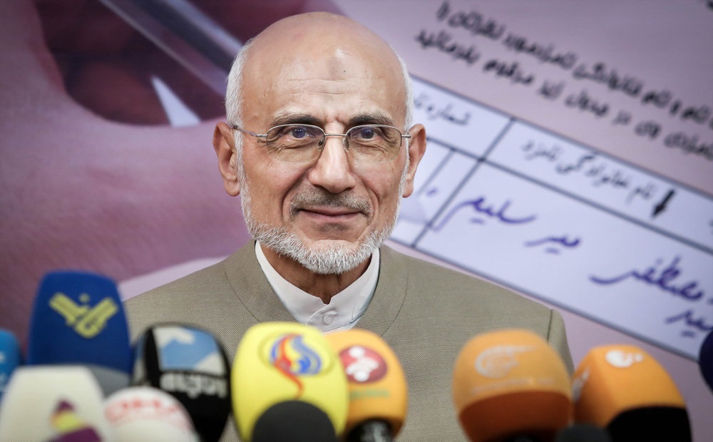 بالصور .. مؤتمر صحفي للمرشح مير سليم للاعلان عن برامجه الانتخابية