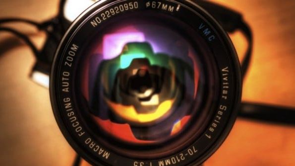 شاهد.. لقطة لزوجين يهوديين وسيدة مسلمة في قطار تشعل الإنترنت