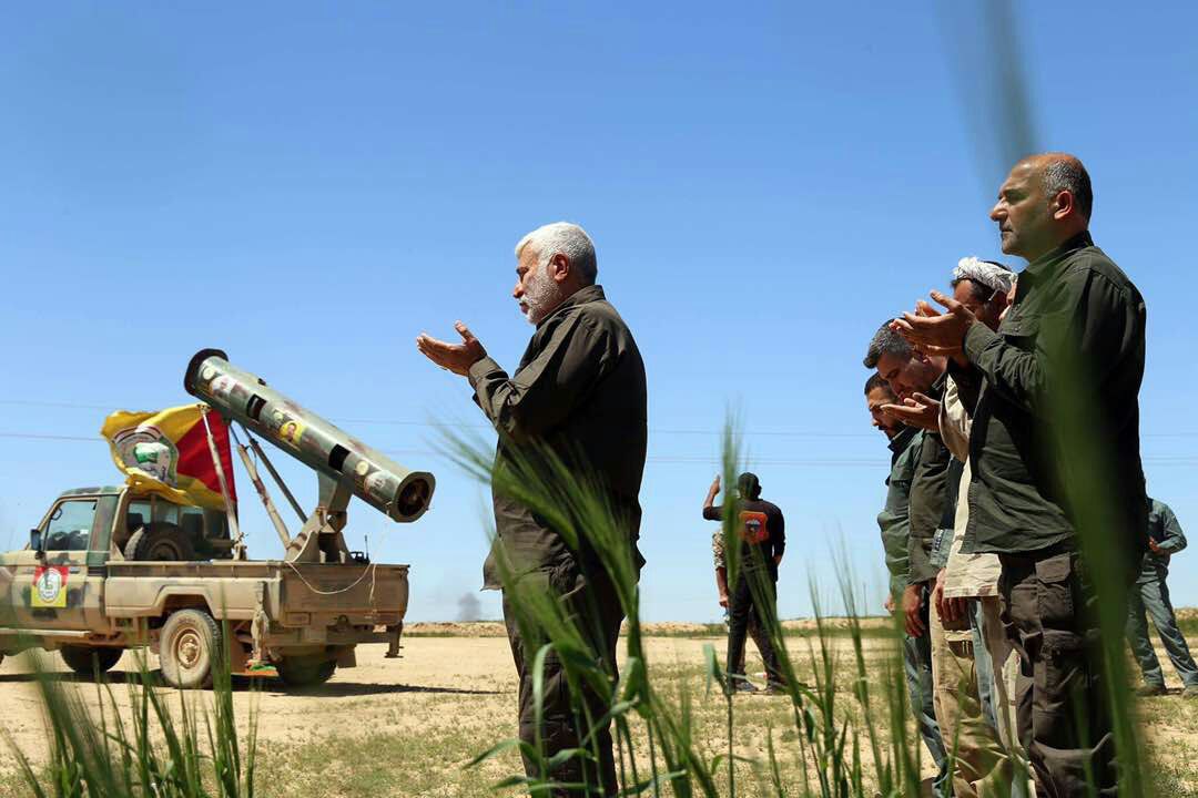 بالصور .. قادة الحشد يؤدون صلاة الشكر بعد تحرير الحضر 