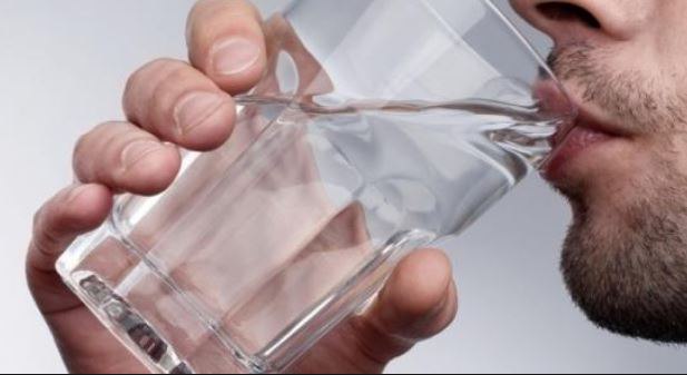 شرب الماء في هذا الوقت.. يقضي على هذه الأمراض! 