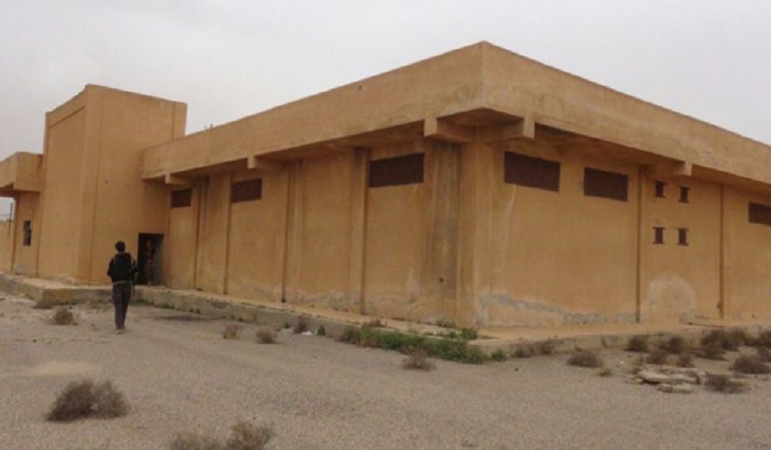 بالصور.. العثور على سجن رهيب لـ"داعش" في سوريا