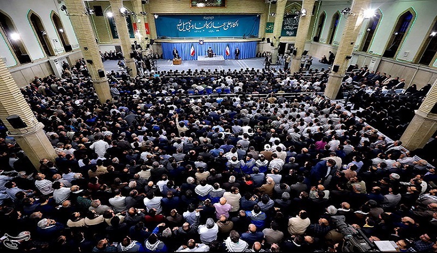 الإمام الخامنئي: حضور الشعب في الساحة هو الذي أبعد شبح الحرب.. الانتخابات تصون الامن القومي