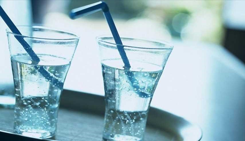 هل المياه الغازية مضرة بصحة الأسنان؟