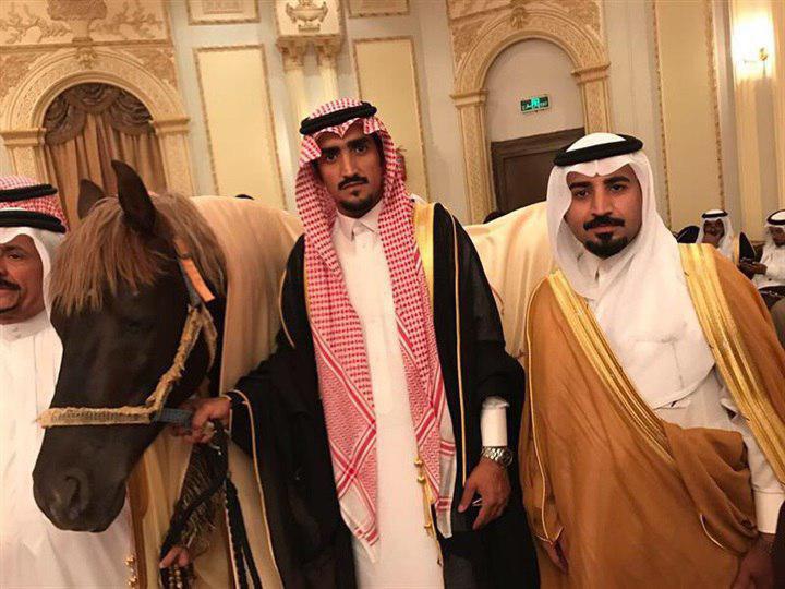 شاهد: هدية "غريبة" في حفل زفاف سعودي تصيب الحضور بالدهشة!