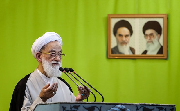 آية الله موحدي كرماني يدعو المرشحين لصيانة الوحدة الوطنية