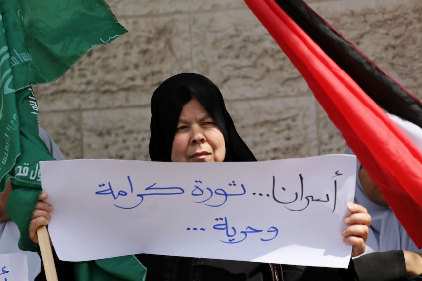 الحرية والكرامة "14" .. الأسرى والمعتقلون مطالبٌ أساسيةٌ وحاجاتٌ إنسانيةٌ