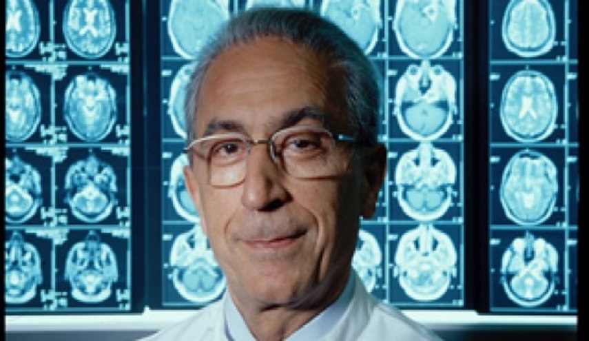 بالصور/ تعرف على الايراني مجيد سميعي .. افضل جراح مخ في العالم