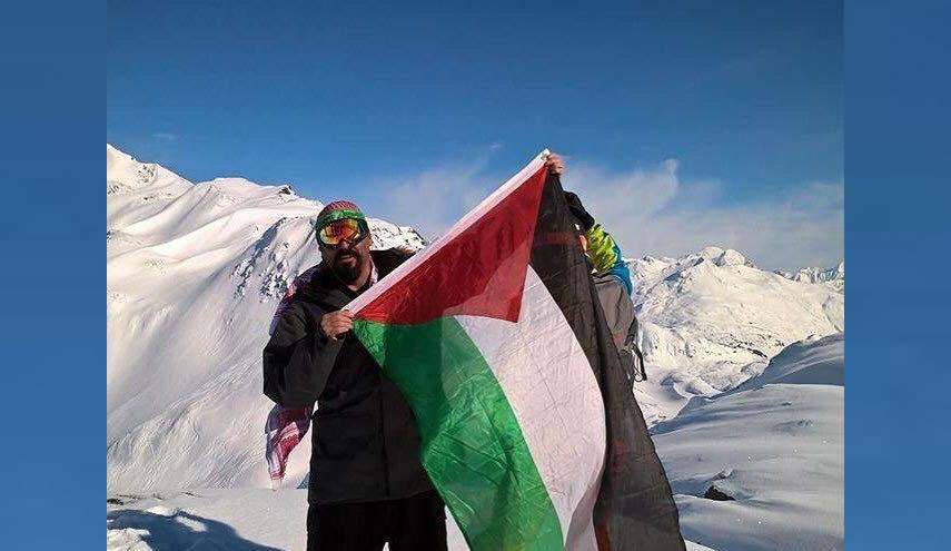 تصوير: پرچم فلسطين بر فراز قله‌هاي آلاسكا