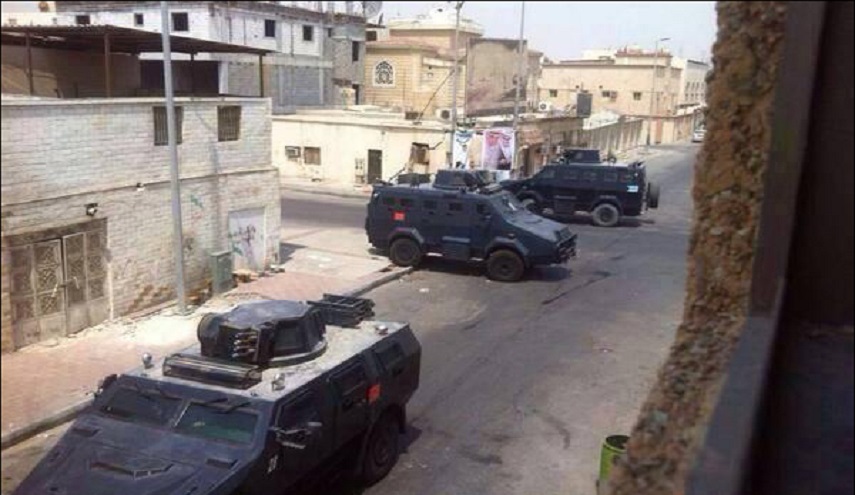 القوات السعودية تقتحم بالمدرعات أحياء في العوامية وتستهدف المنازل بالرشاشات الثقيلة